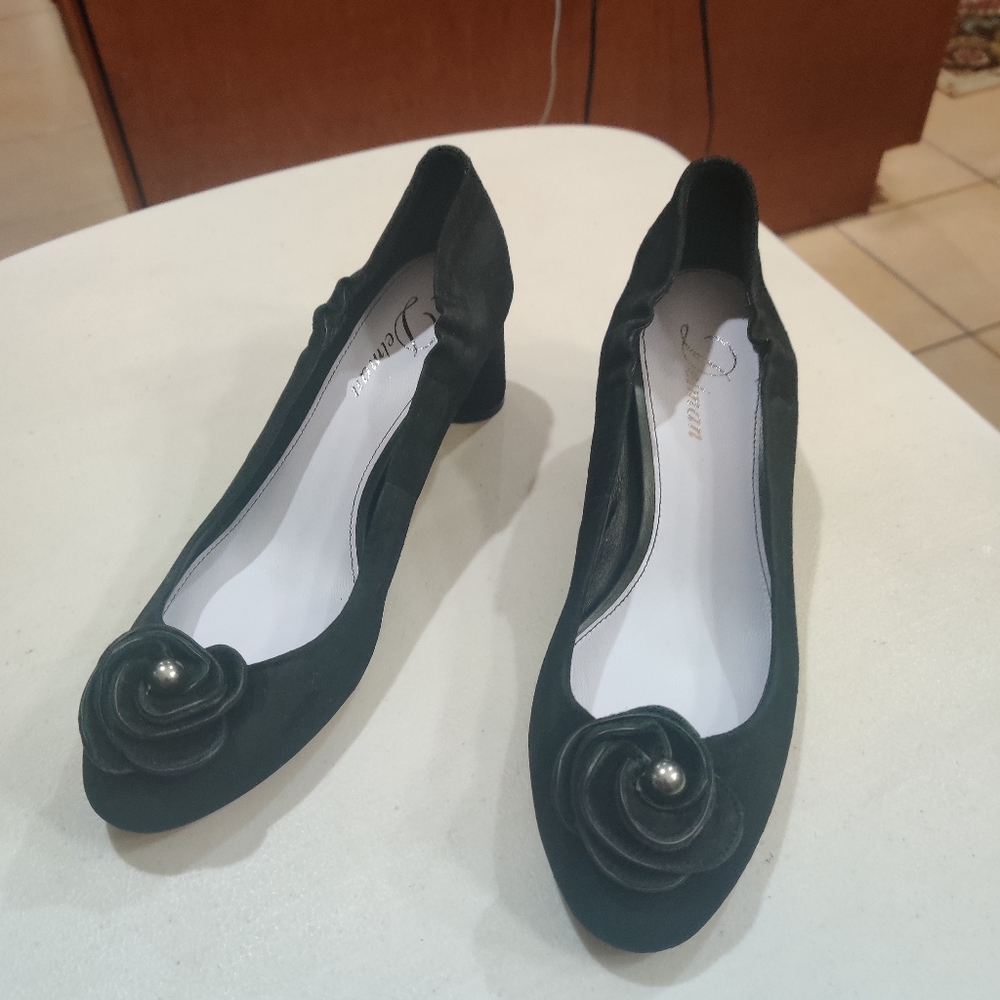 Delman Black Suede Heels NEW - Picture 2 of 16